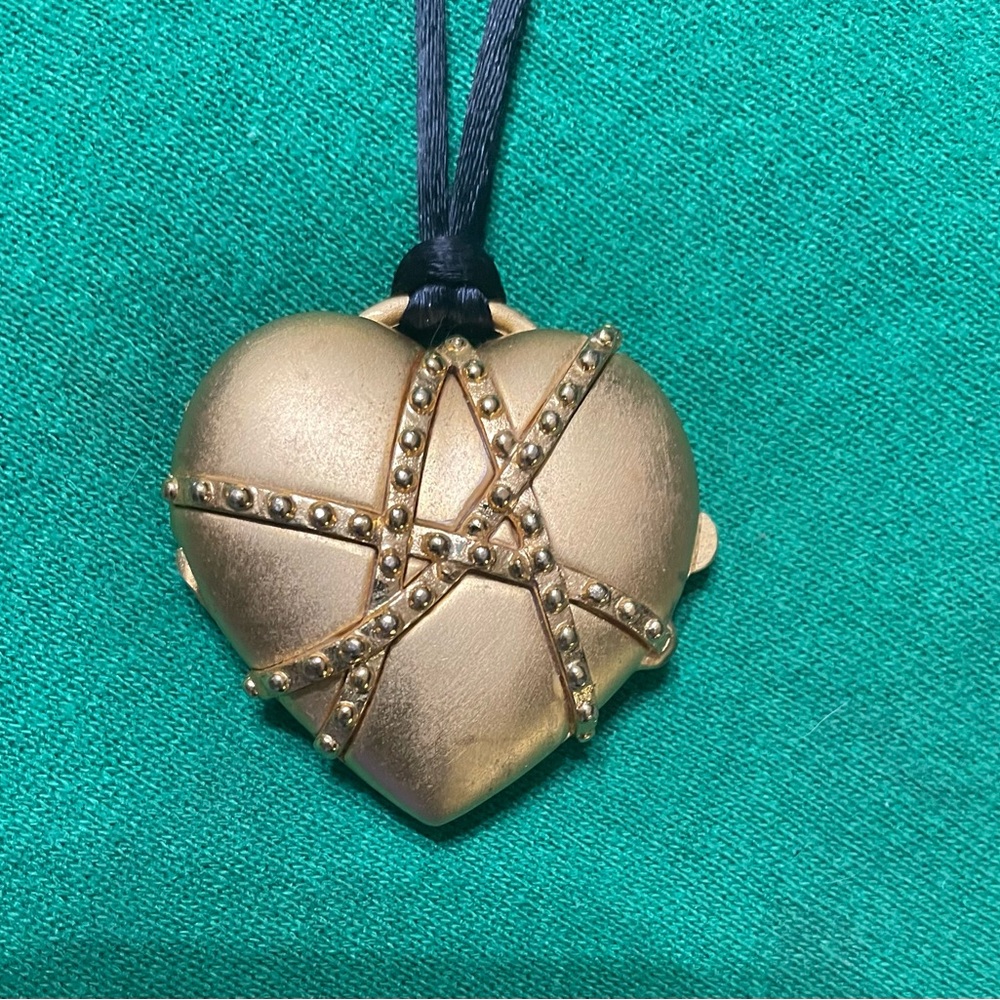 Vintage Estée Lauder Solid Perfume Heart Compact